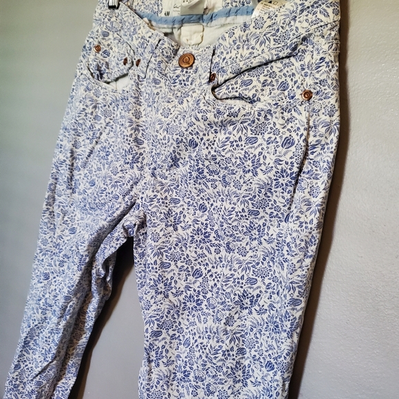 H&M L.O.G.G. Floral White/Blue Jeans - Size 6 - Picture 4 of 10